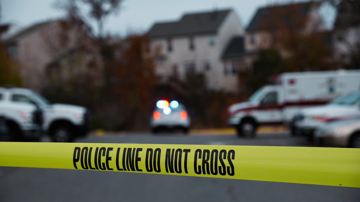 A police line preventing entry at a crime scene in San Francisco, emphasizing the need for trauma scene cleanup in San Francisco by professionals.